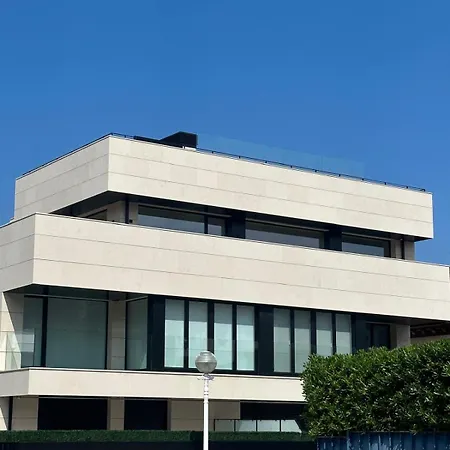 Penthouse With Private Pool 50m From The Apartment *
