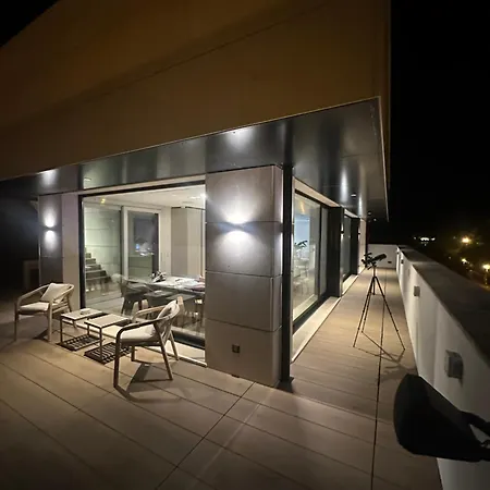 Penthouse With Private Pool 50m From The 公寓 *