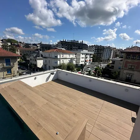 Penthouse With Private Pool 50m From The 公寓 *